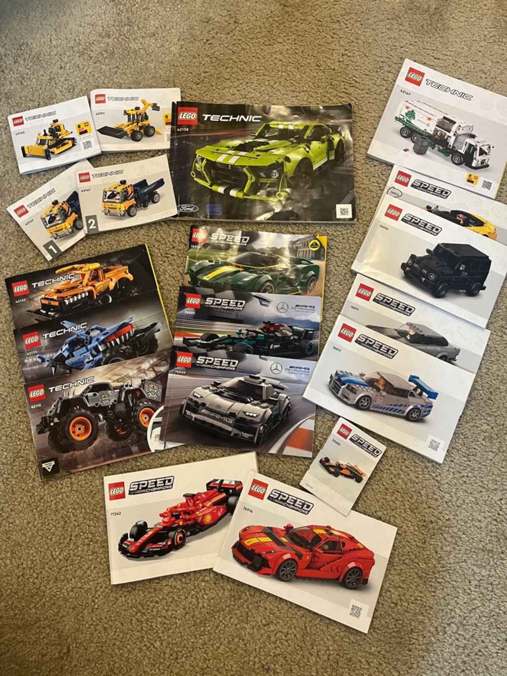 Lot of 19 LEGO speed champions and technic instruction booklets